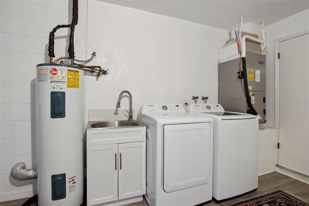 For Sale: $314,000 (2 beds, 2 baths, 1330 Square Feet)