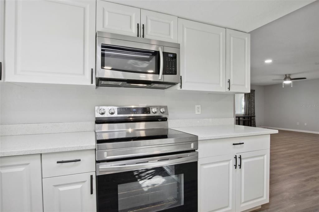 For Sale: $314,000 (2 beds, 2 baths, 1330 Square Feet)