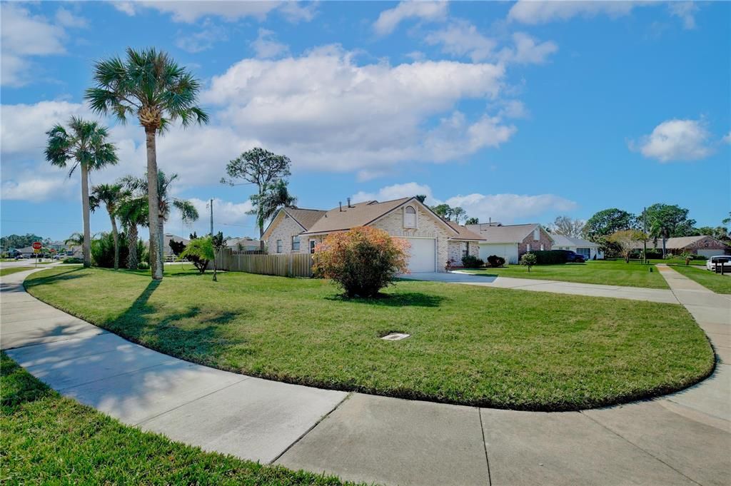 Active With Contract: $309,900 (3 beds, 2 baths, 1579 Square Feet)