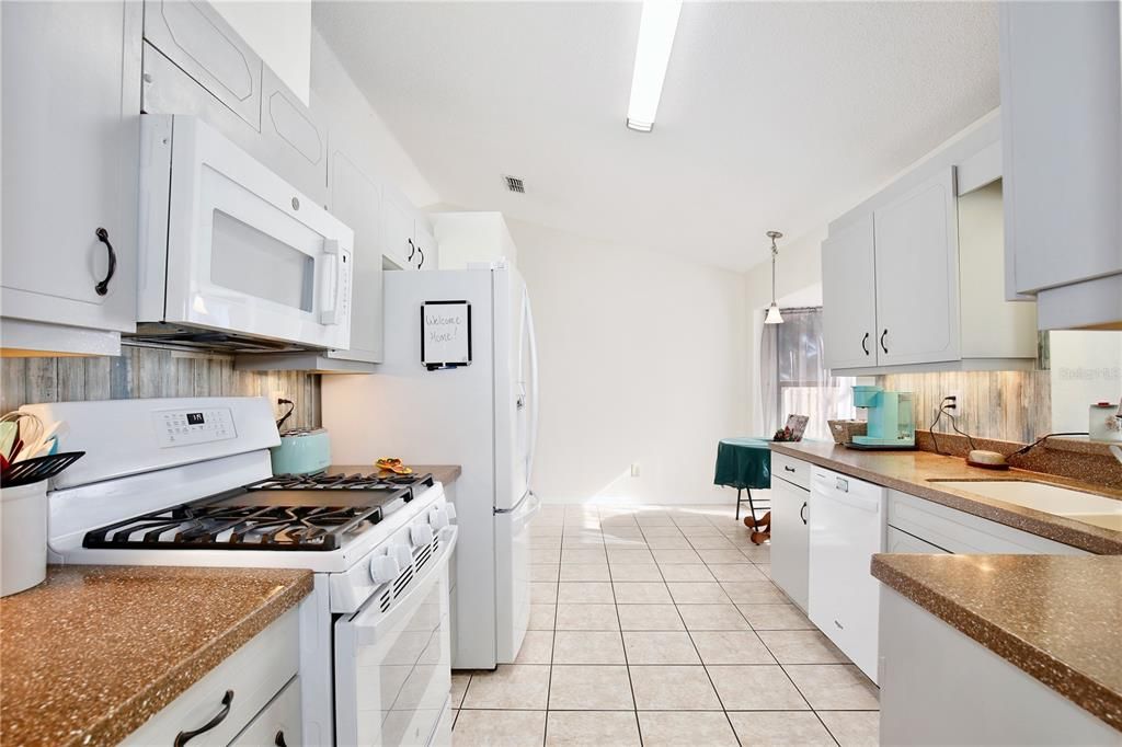 Active With Contract: $309,900 (3 beds, 2 baths, 1579 Square Feet)