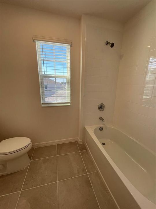 2nd Floor - Hall Bath / Tub