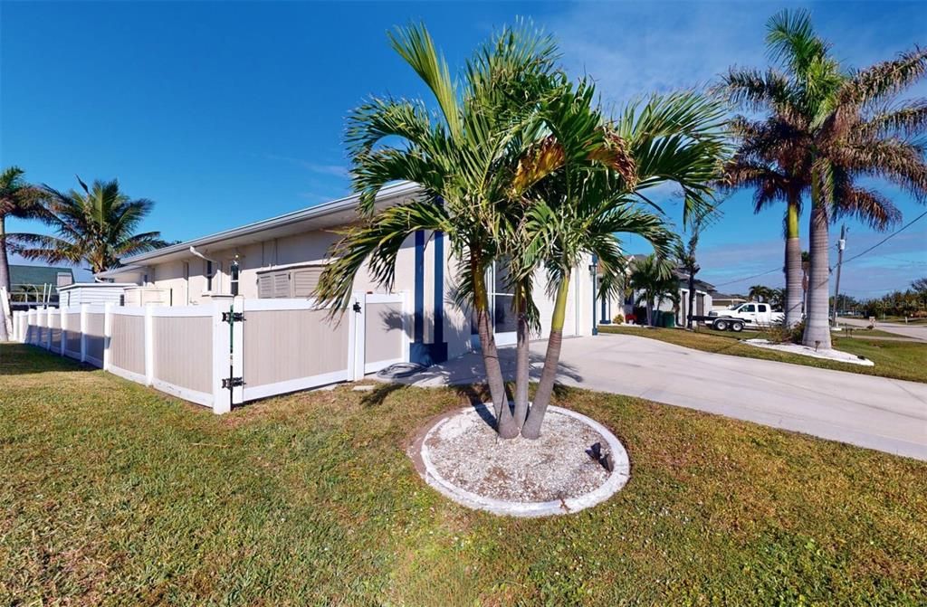 For Sale: $739,900 (4 beds, 2 baths, 2375 Square Feet)