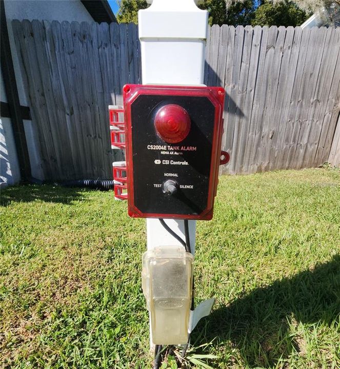 Septic tank overflow alarm