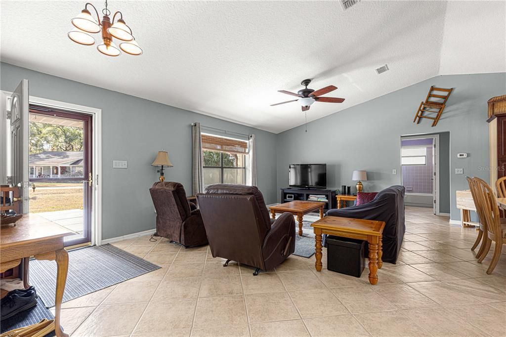 For Sale: $359,000 (3 beds, 2 baths, 1348 Square Feet)