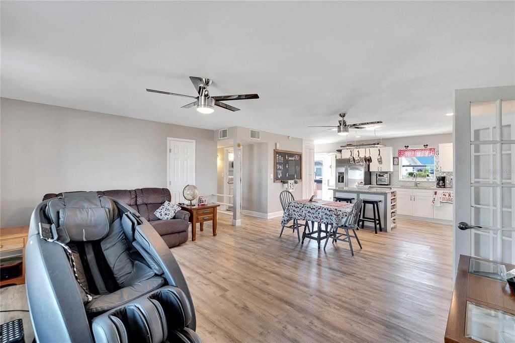 For Sale: $279,900 (3 beds, 2 baths, 1587 Square Feet)