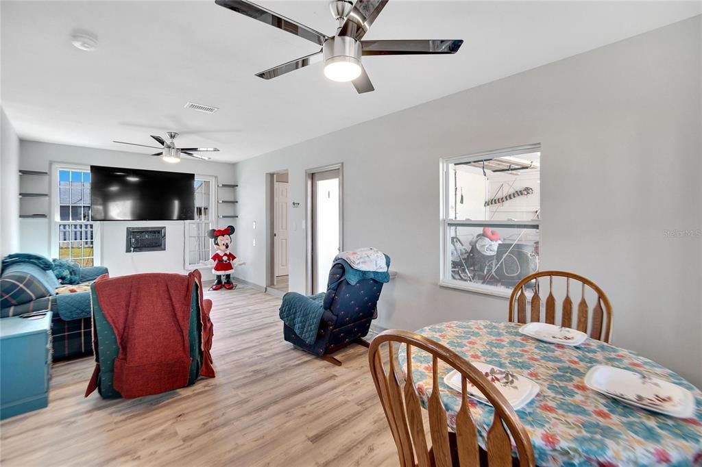 For Sale: $279,900 (3 beds, 2 baths, 1587 Square Feet)