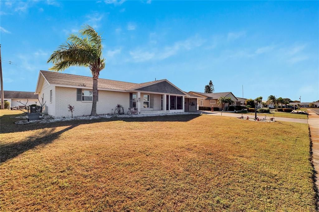 For Sale: $279,900 (3 beds, 2 baths, 1587 Square Feet)