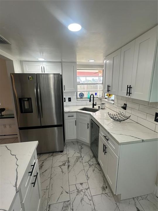 For Sale: $285,000 (3 beds, 2 baths, 1198 Square Feet)