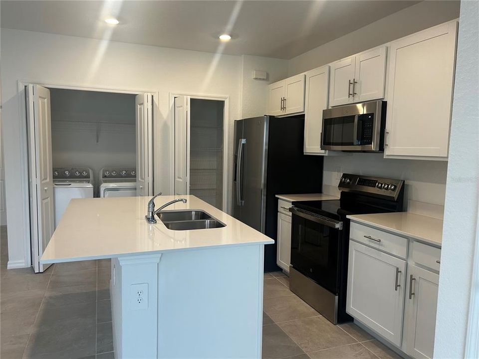 For Rent: $2,150 (3 beds, 2 baths, 1347 Square Feet)