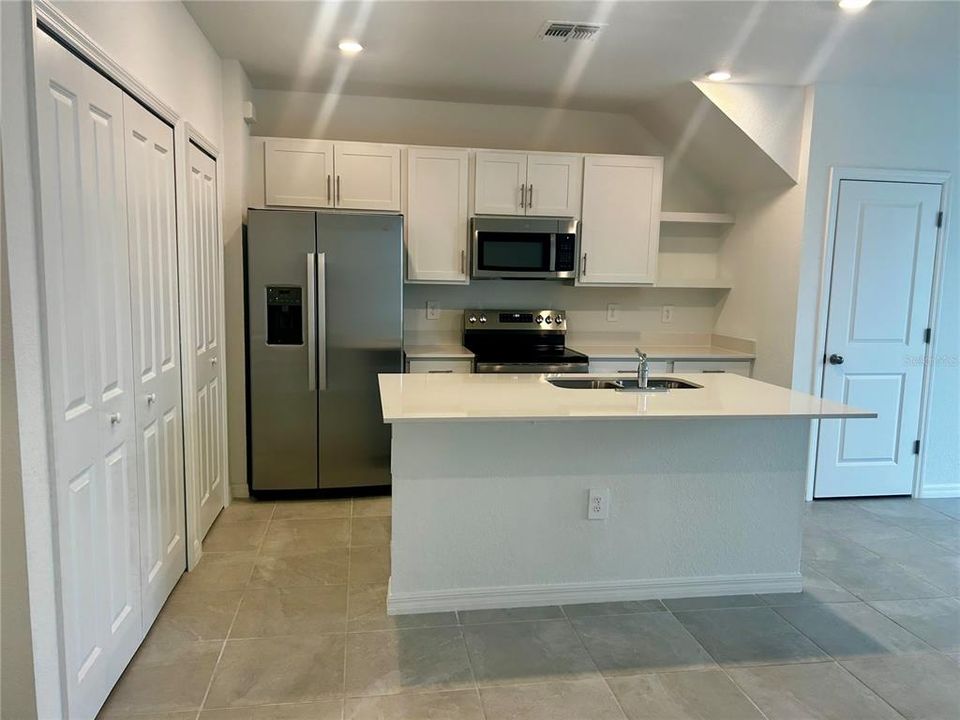 For Rent: $2,150 (3 beds, 2 baths, 1347 Square Feet)