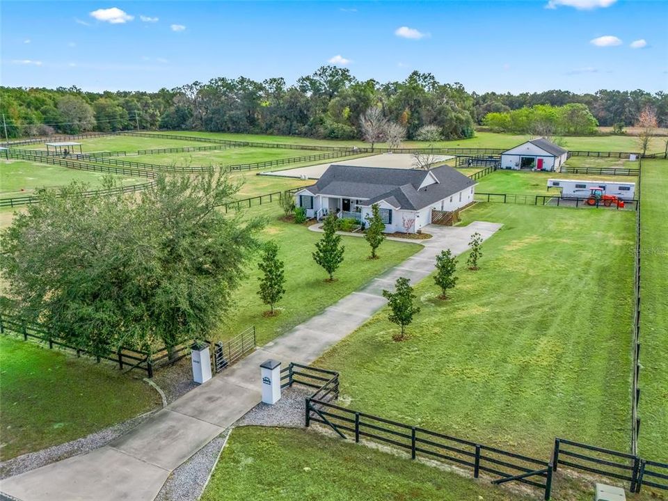 For Sale: $975,000 (4 beds, 3 baths, 2610 Square Feet)