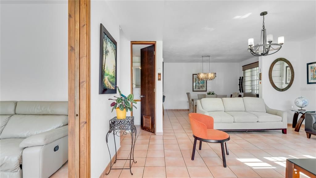 En Venta: $889,000 (2 camas, 2 baños, 2048 Pies cuadrados)