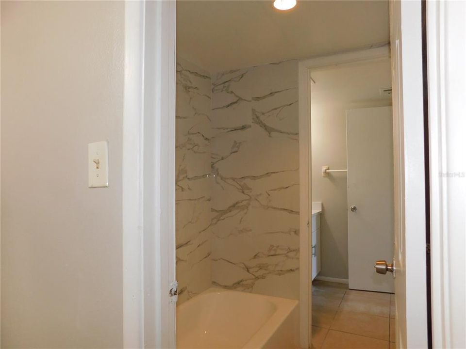 Active With Contract: $135,000 (2 beds, 1 baths, 970 Square Feet)