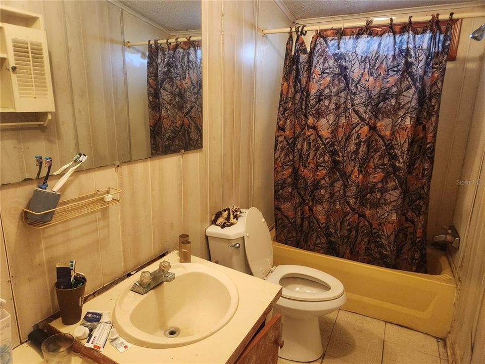 For Sale: $89,500 (3 beds, 2 baths, 1296 Square Feet)