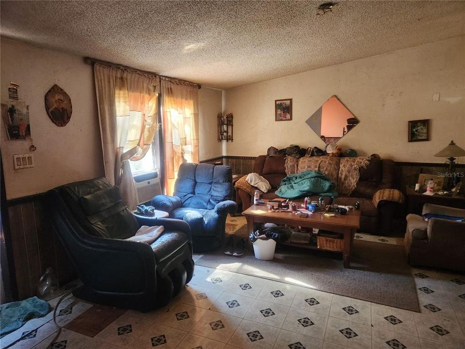 For Sale: $89,500 (3 beds, 2 baths, 1296 Square Feet)