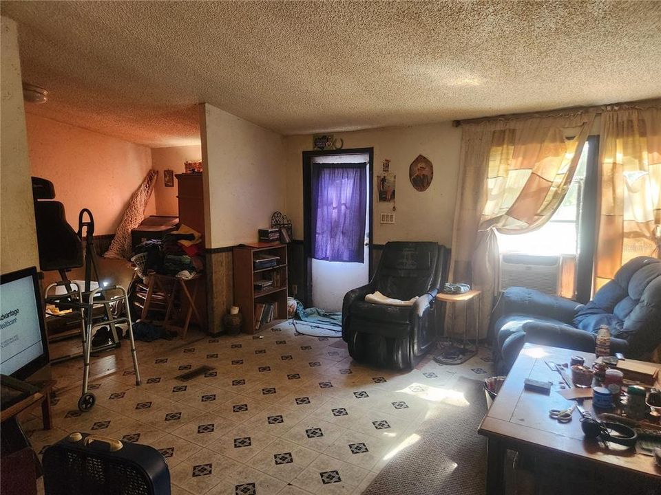 For Sale: $89,500 (3 beds, 2 baths, 1296 Square Feet)