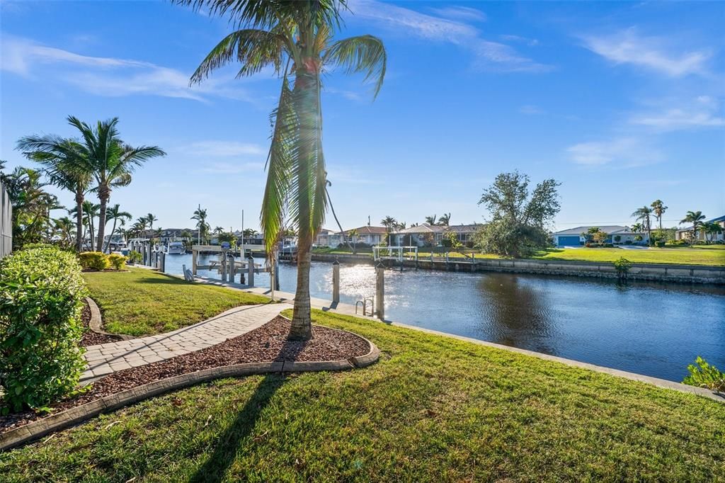 For Sale: $1,599,000 (3 beds, 3 baths, 2589 Square Feet)