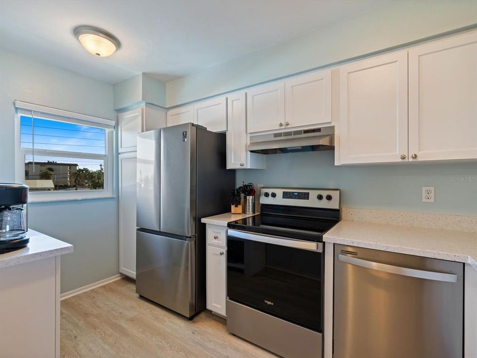 For Sale: $555,000 (2 beds, 2 baths, 872 Square Feet)