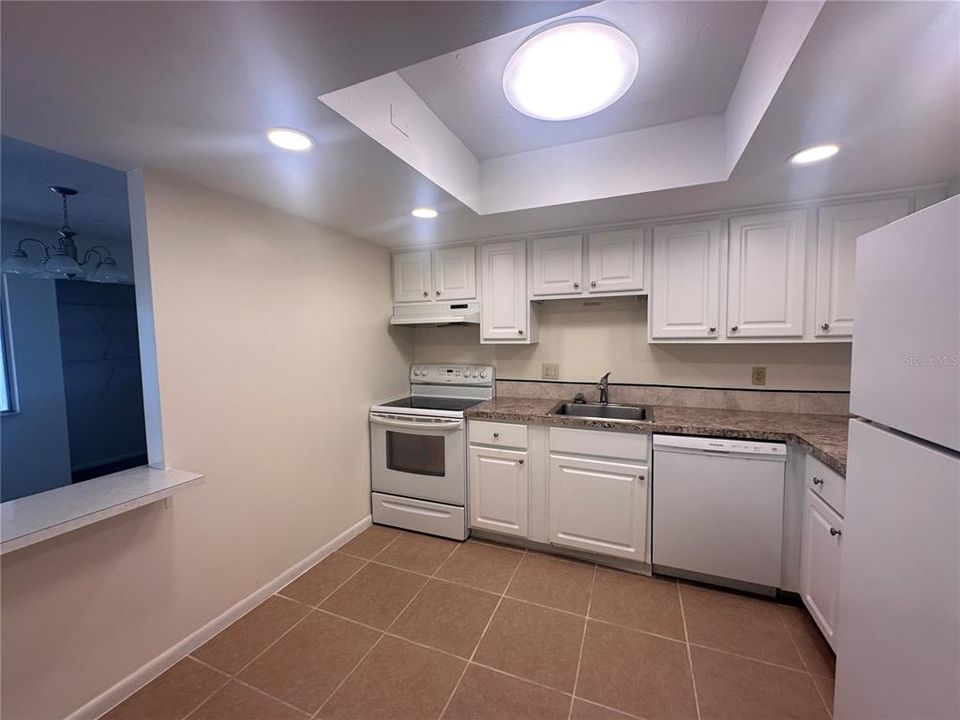 For Rent: $1,000 (1 beds, 1 baths, 822 Square Feet)