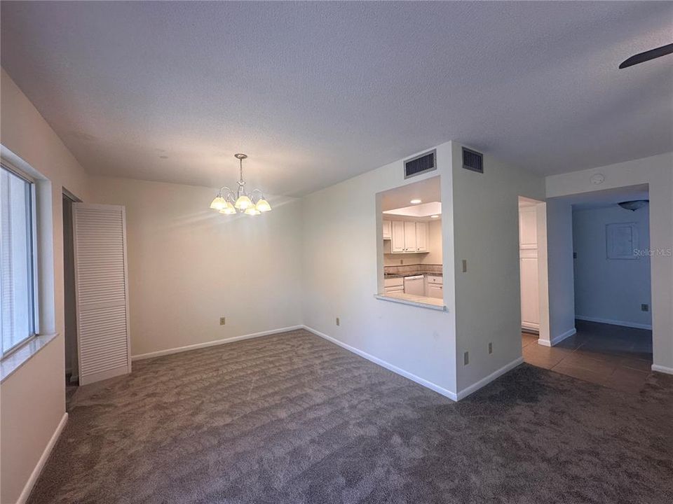 For Rent: $1,000 (1 beds, 1 baths, 822 Square Feet)