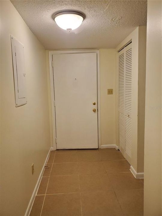 For Rent: $1,000 (1 beds, 1 baths, 822 Square Feet)