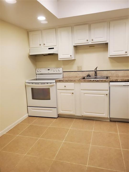 For Rent: $1,000 (1 beds, 1 baths, 822 Square Feet)