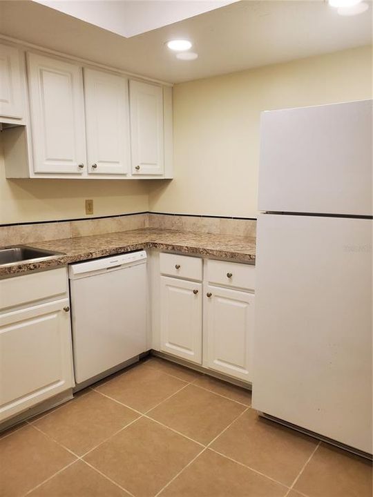 For Rent: $1,000 (1 beds, 1 baths, 822 Square Feet)