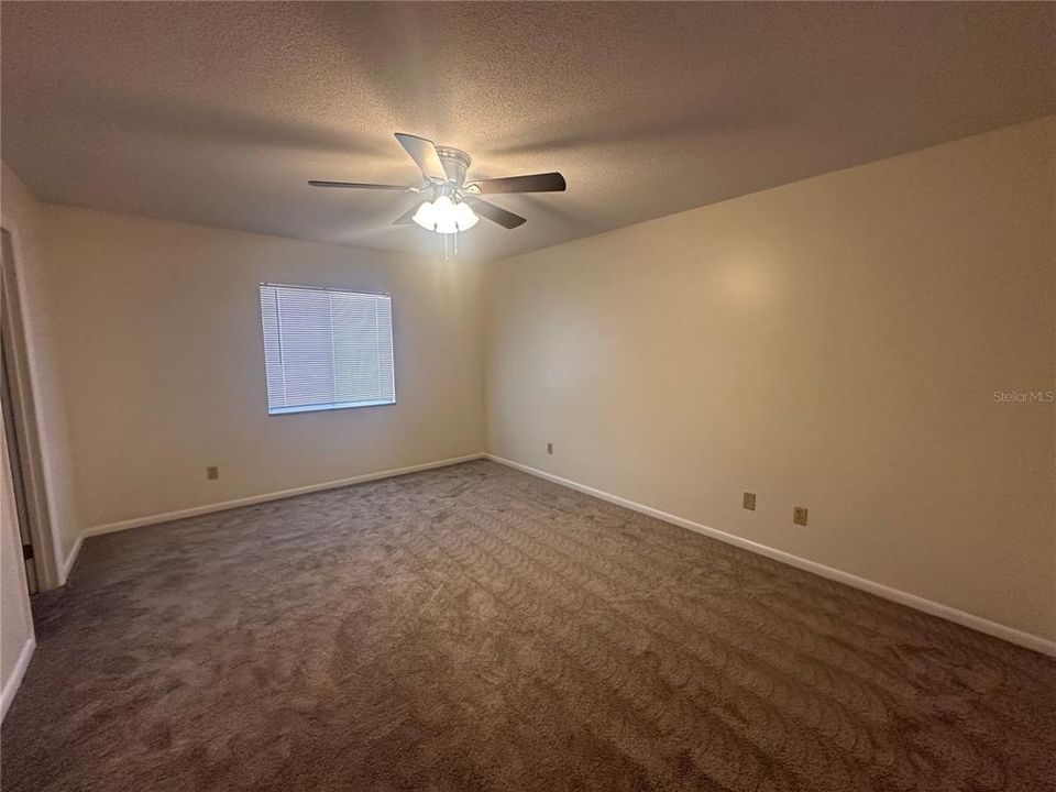 For Rent: $1,000 (1 beds, 1 baths, 822 Square Feet)