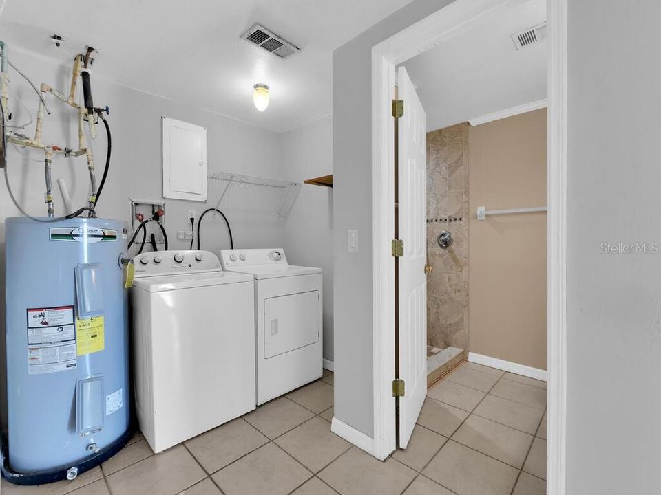 Active With Contract: $195,000 (3 beds, 2 baths, 1104 Square Feet)