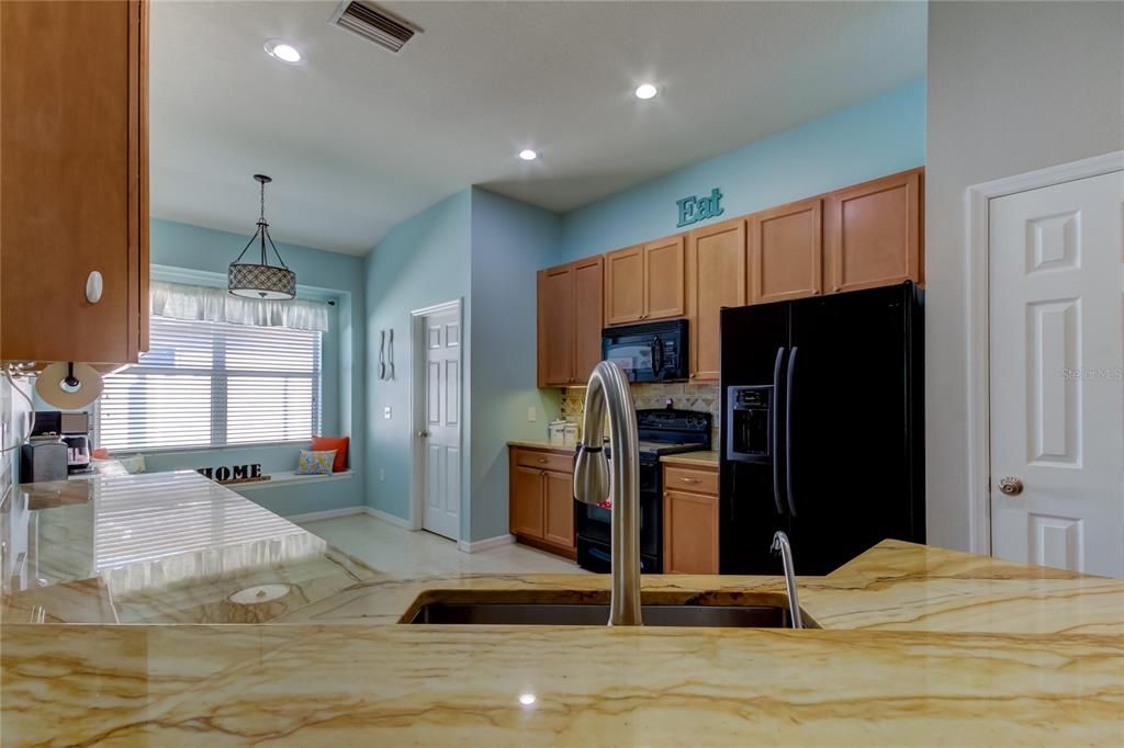 Cabinet & counter top space is everyones dream