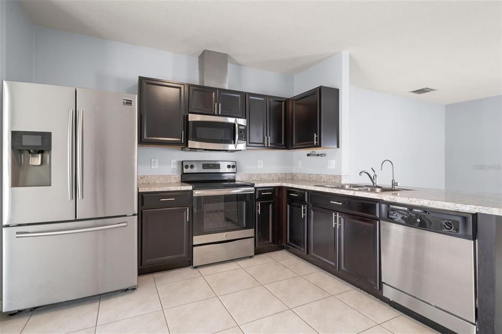 For Rent: $2,200 (3 beds, 2 baths, 1305 Square Feet)