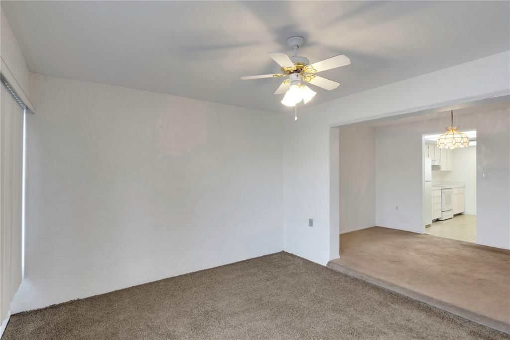 На продажу: $140,000 (2 спален, 2 ванн, 1114 Квадратных фут)