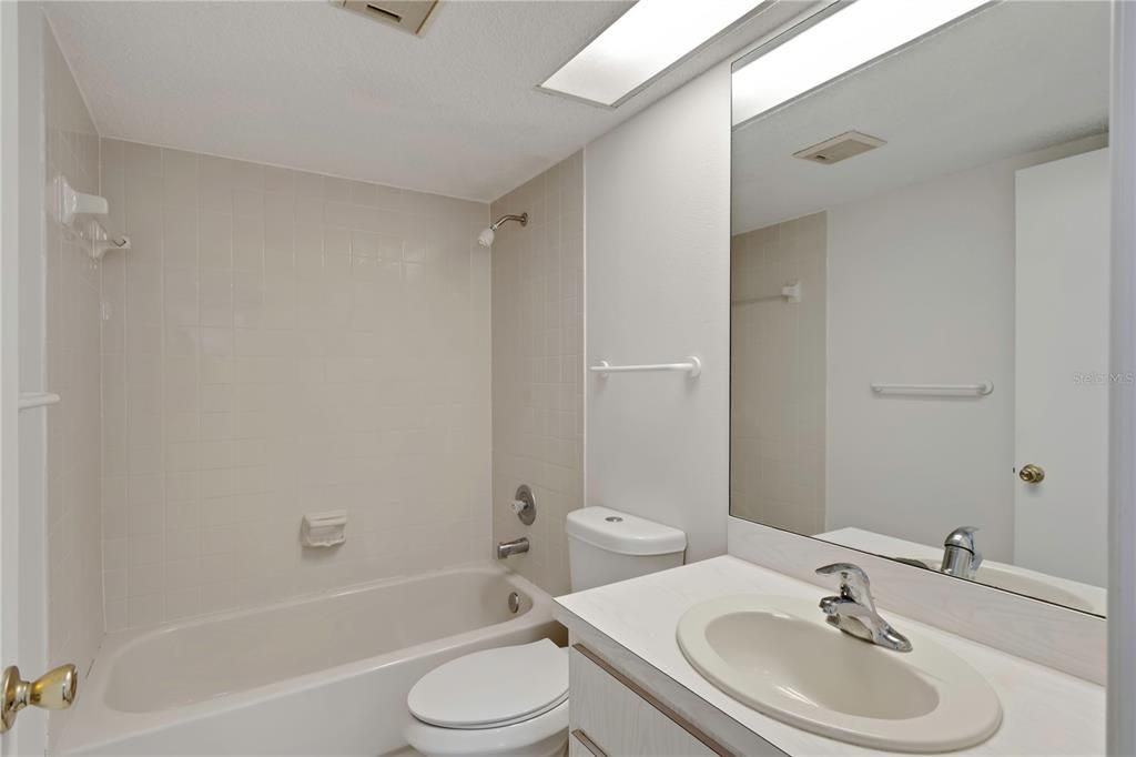 На продажу: $140,000 (2 спален, 2 ванн, 1114 Квадратных фут)