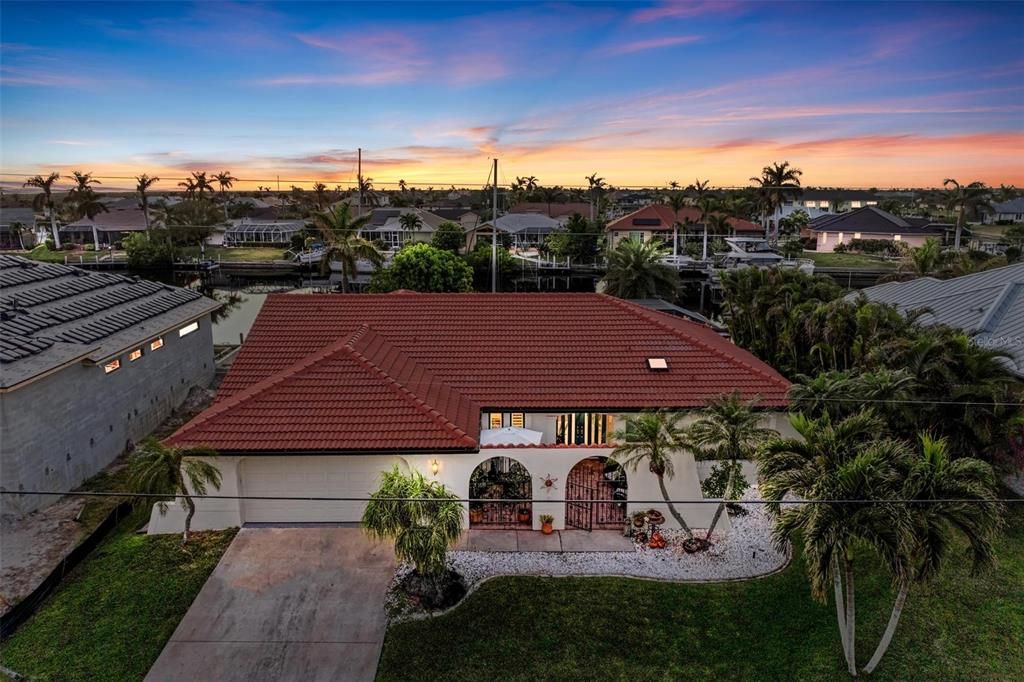 For Sale: $759,000 (3 beds, 2 baths, 2200 Square Feet)