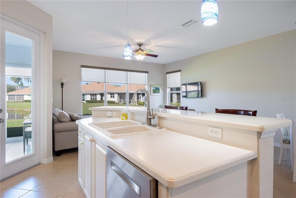 For Sale: $299,900 (2 beds, 2 baths, 1448 Square Feet)