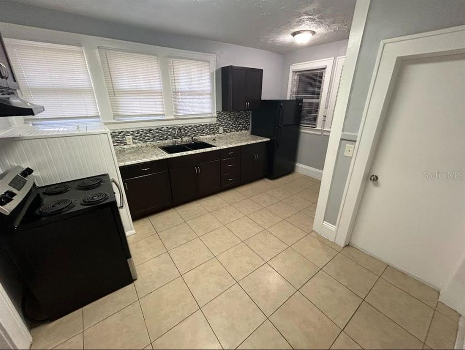 For Rent: $1,300 (3 beds, 1 baths, 1266 Square Feet)