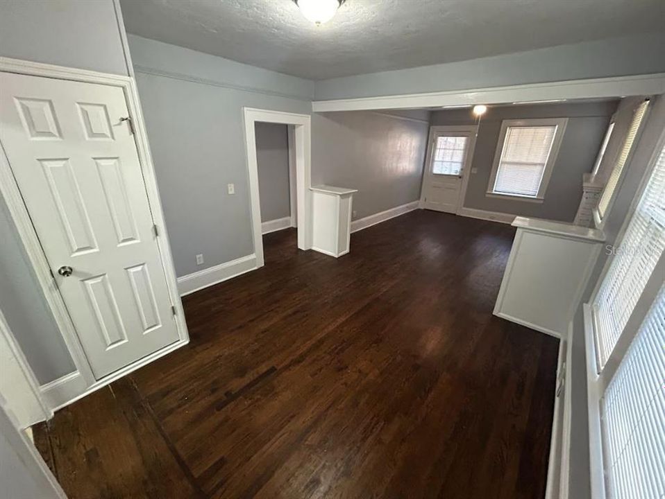 For Rent: $1,300 (3 beds, 1 baths, 1266 Square Feet)