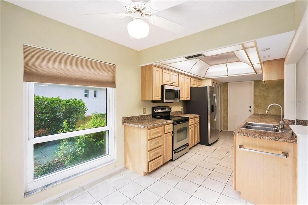 For Sale: $315,000 (2 beds, 2 baths, 1674 Square Feet)