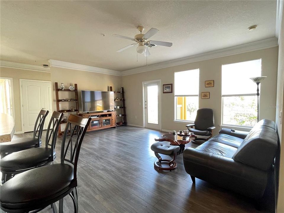 For Sale: $259,900 (3 beds, 2 baths, 1369 Square Feet)