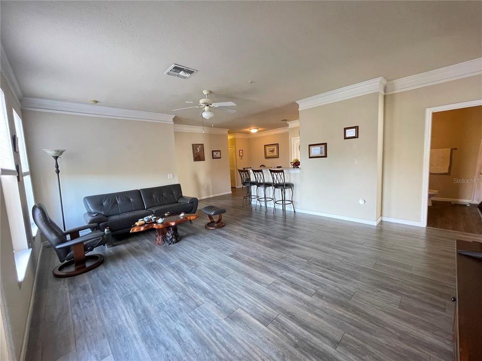 For Sale: $259,900 (3 beds, 2 baths, 1369 Square Feet)