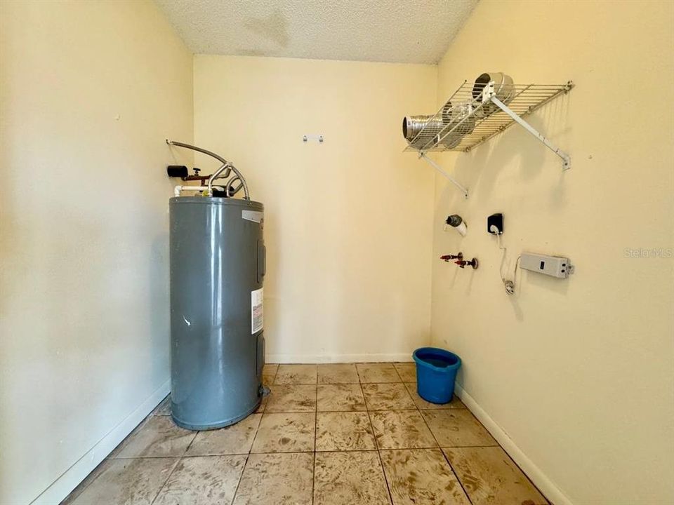 For Rent: $2,500 (3 beds, 2 baths, 1036 Square Feet)