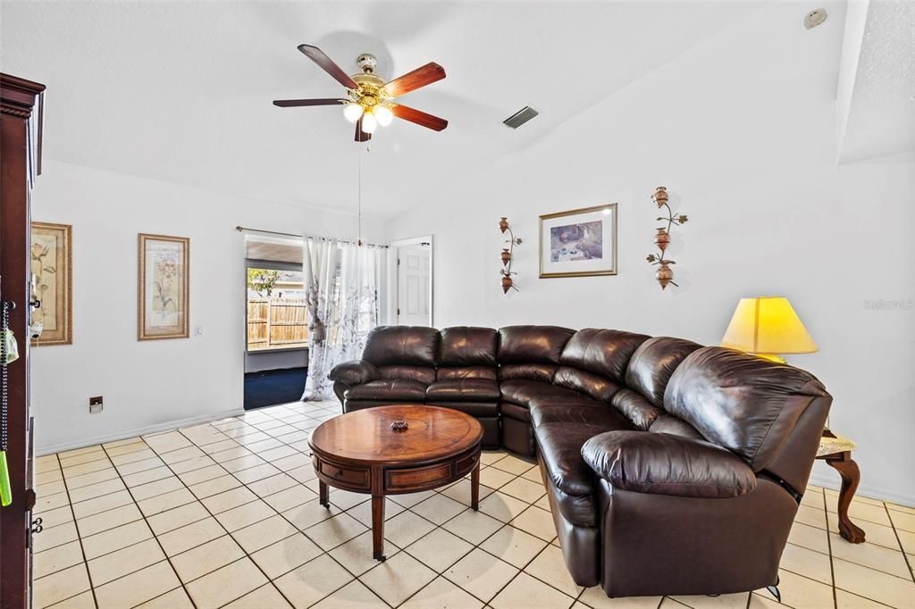 For Sale: $379,900 (3 beds, 2 baths, 1607 Square Feet)