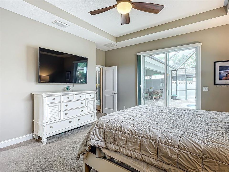 Gorgeous tray ceiling