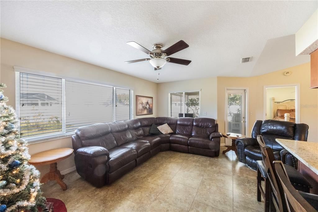 Active With Contract: $399,900 (3 beds, 2 baths, 1706 Square Feet)