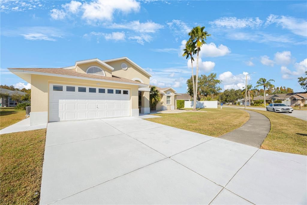 Active With Contract: $399,900 (3 beds, 2 baths, 1706 Square Feet)