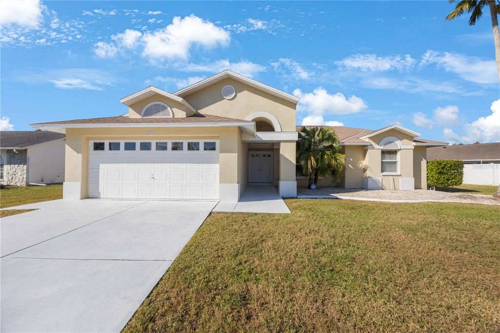 Active With Contract: $399,900 (3 beds, 2 baths, 1706 Square Feet)