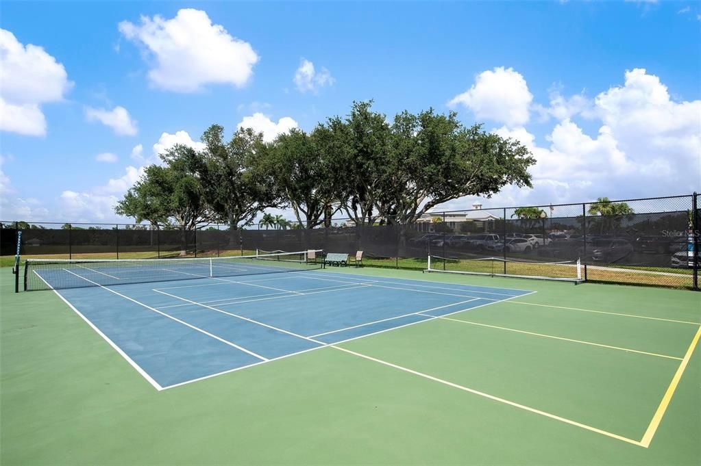 Pelican Pointe Golf and Country Club amenities