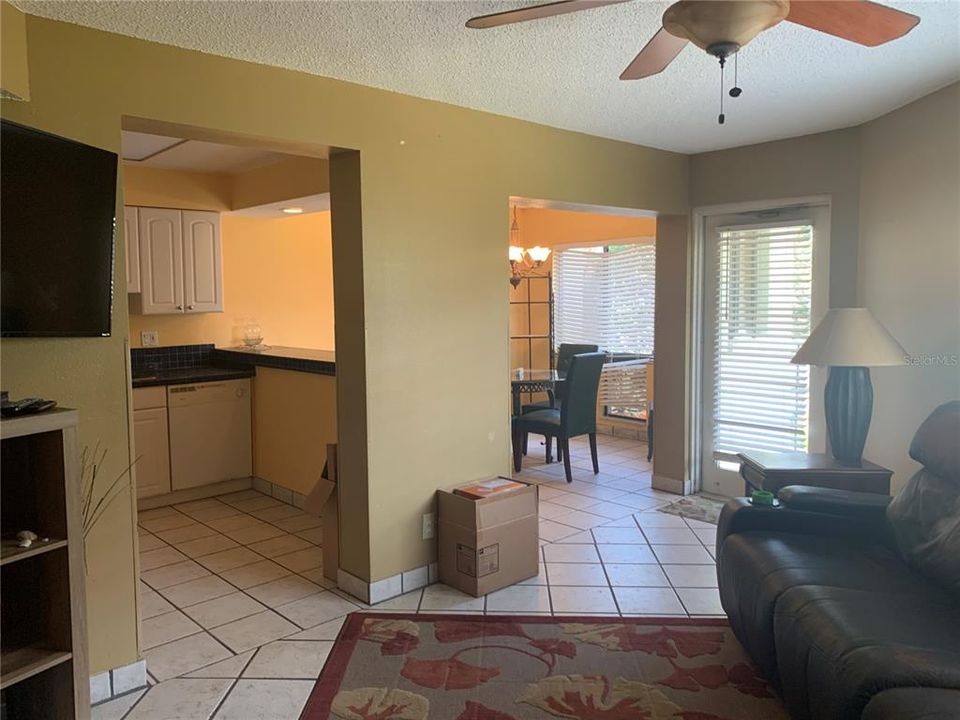 For Rent: $3,500 (2 beds, 2 baths, 830 Square Feet)