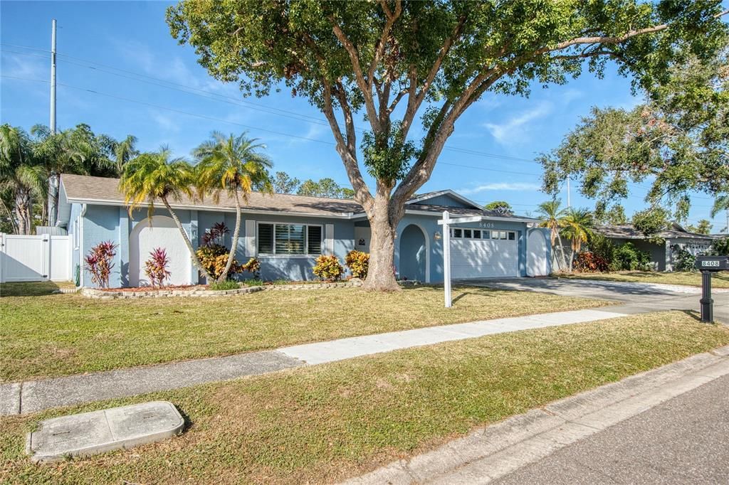 Active With Contract: $629,500 (3 beds, 2 baths, 2128 Square Feet)