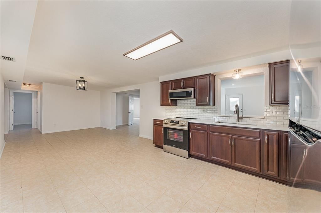 For Sale: $324,900 (4 beds, 2 baths, 2314 Square Feet)